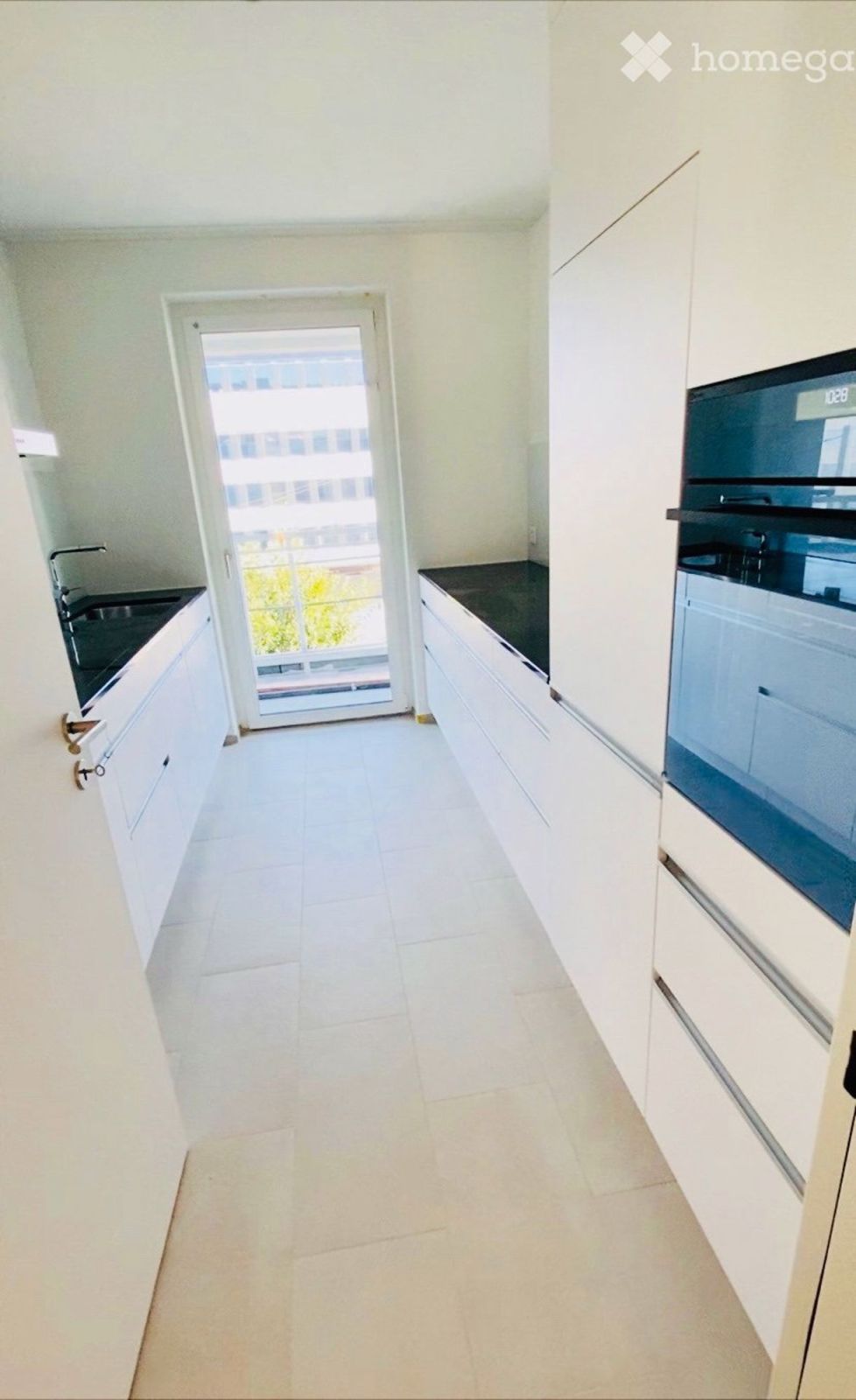 Grosse, moderne und helle 2.5-Zimmer-Wohnung mit 2 Balkonen - Bild 4