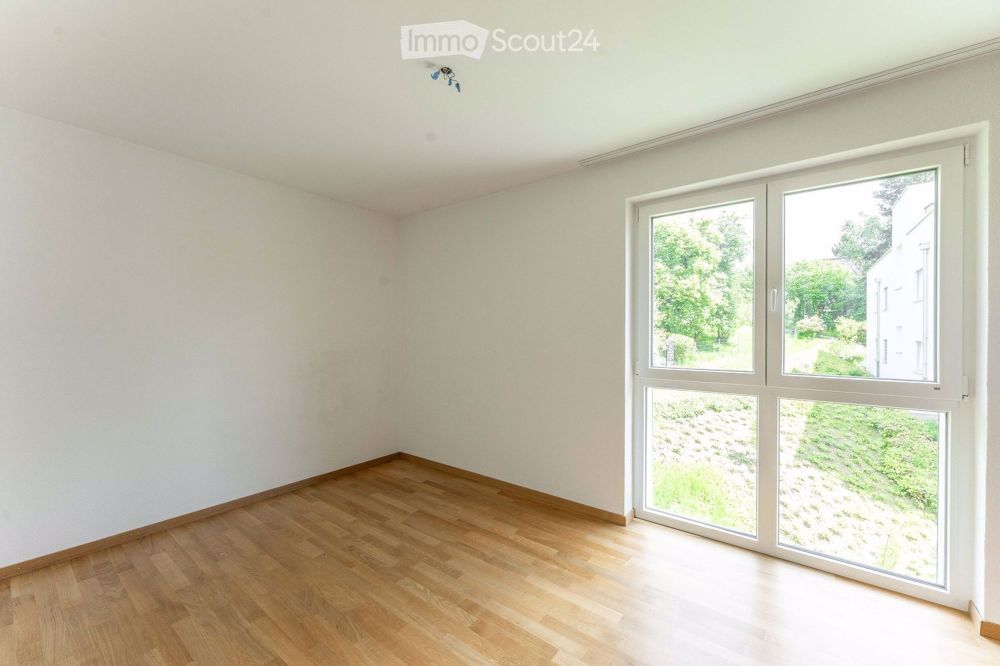 Lichtdurchflutete 4½-Zimmer-Wohnung mit Balkon und Panoramablick - Bild 8