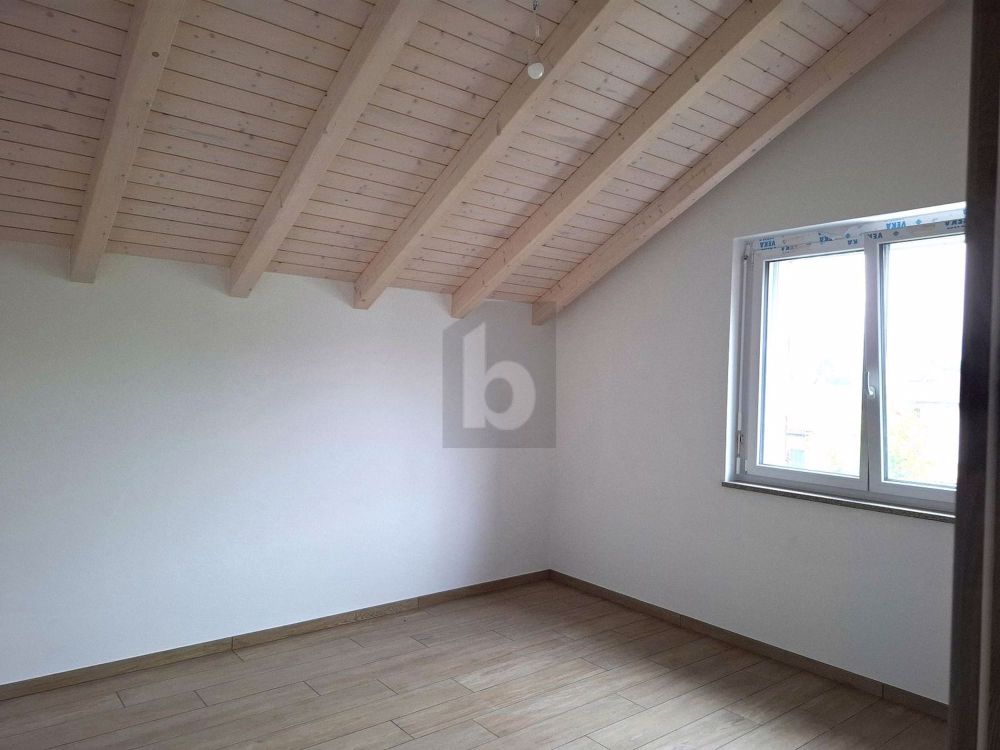 Neue, geräumige, helle und moderne Dachgeschosswohnung - Bild 5