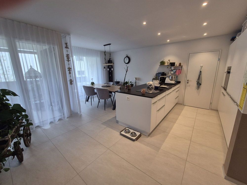 Moderne 4.5-Zimmer-Neubauwohnung (116 m²) in ruhiger, familienfreundlicher Lage - Bild 1