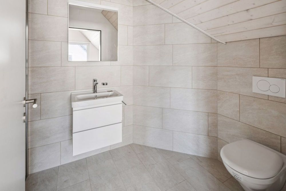 ERSTBEZUG - HOCHWERTIGES STUDIO - Nasszelle mit Dusche