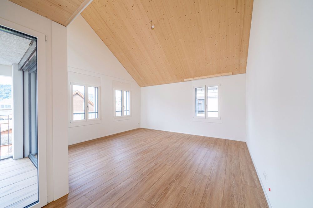 5.5 Zimmer Neubau Maisonettewohnung über dem Nebel in Einsiedeln - Wohnbereich