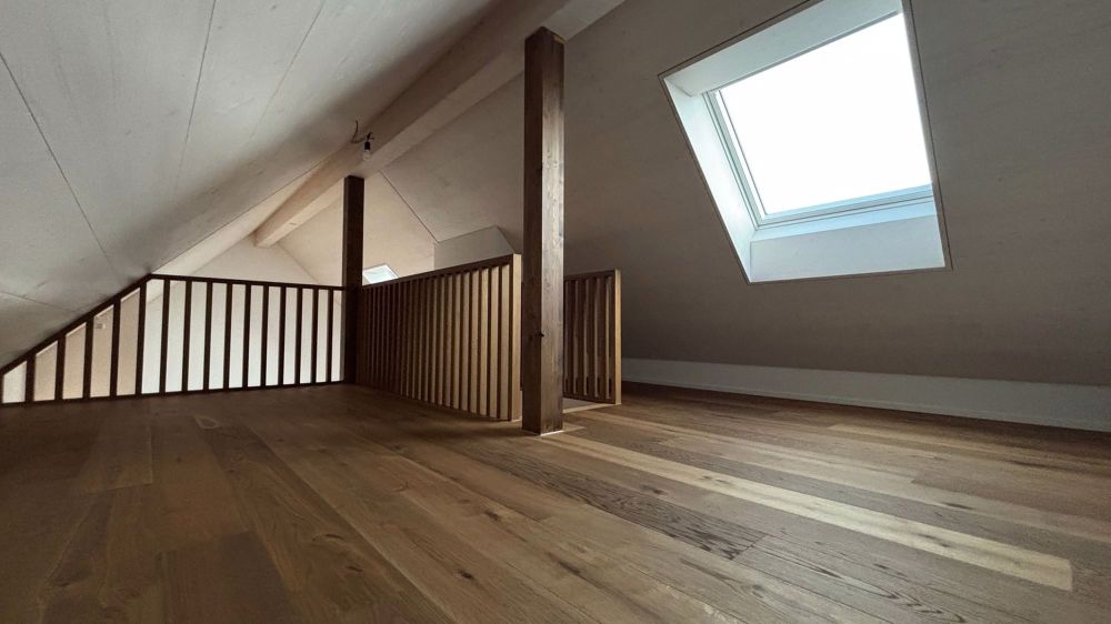 Charmante Dachwohnung mit Galerie und Panoramaausblick auf zentralschweizer Voralpen - Bild 4