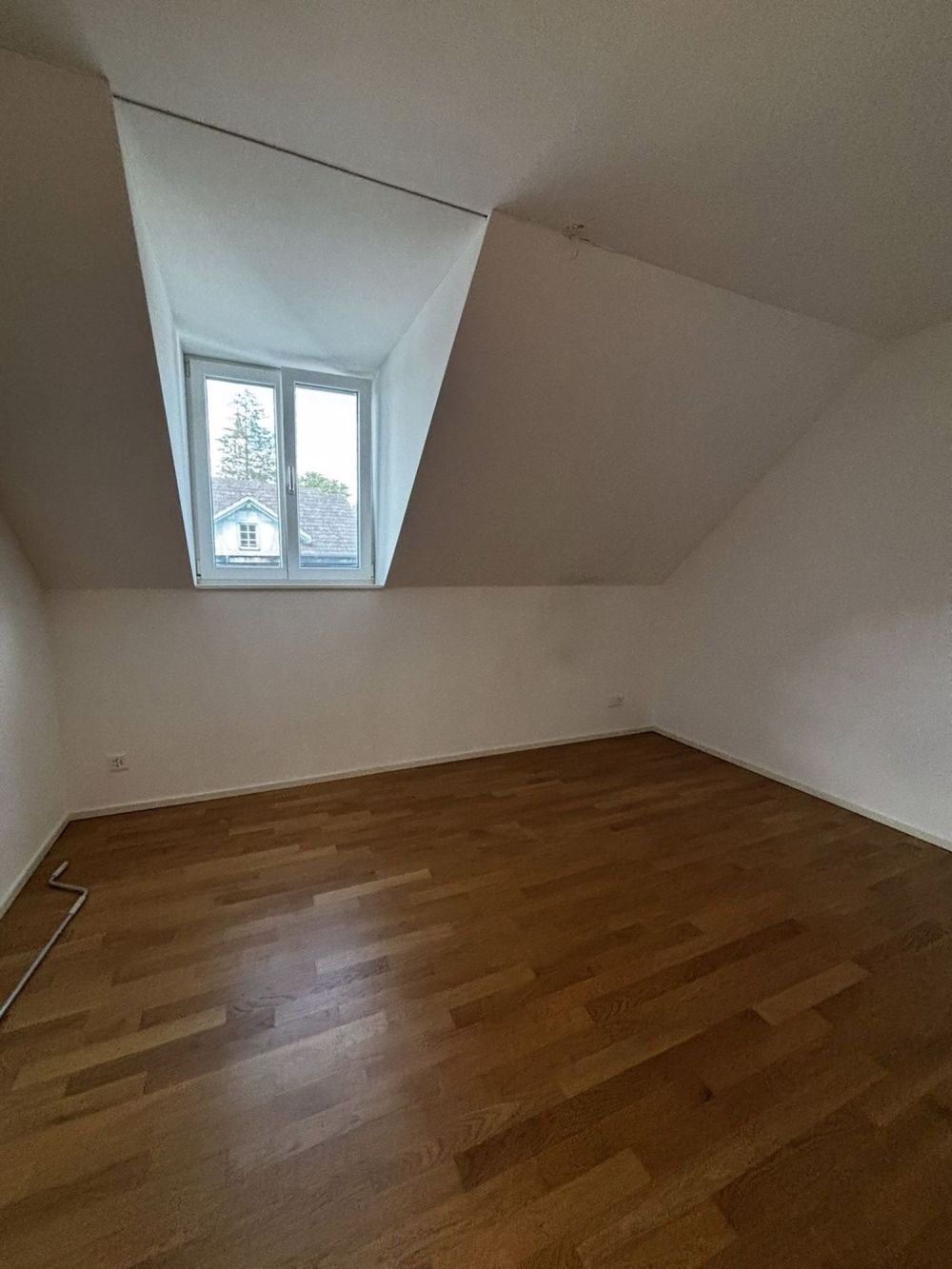 Moderne 4.5-Zimmerwohnung im Dorfkern in Arisdorf zu vermieten - IMG_0817