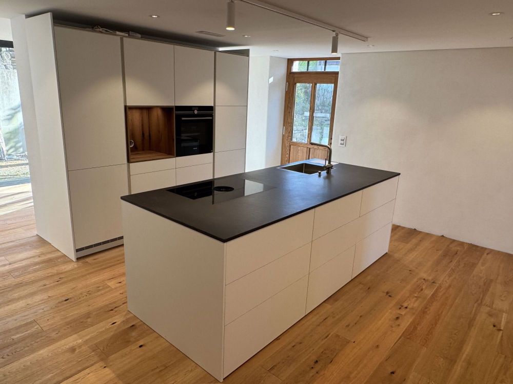 Sehr schöne und luxuriöse 3 Zimmer Wohnung - Bild 1