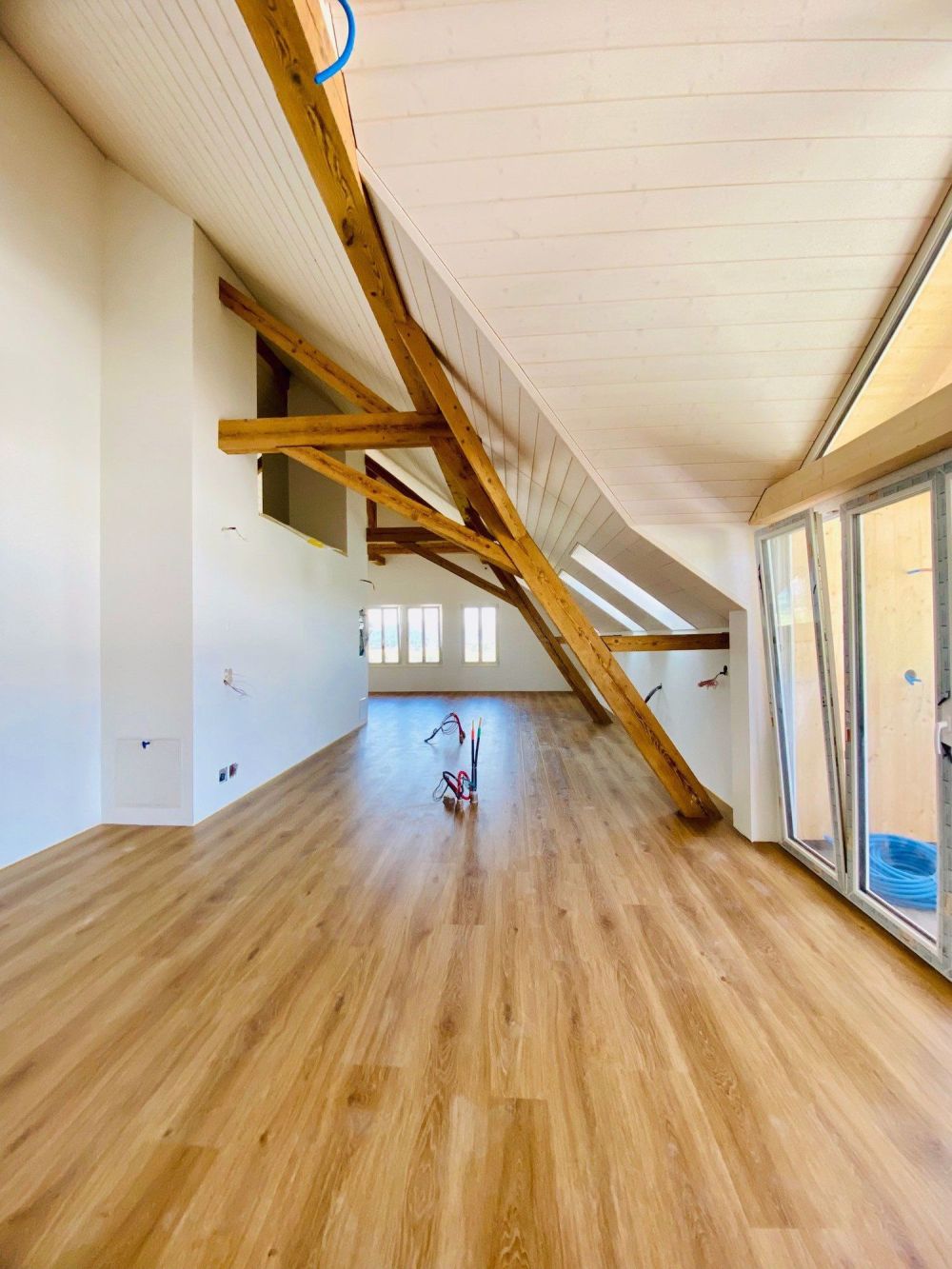 Exklusive 3.5-Zimmer-Dachwohnung mit Alpensicht - Erstbezug per 1. November 2025 - Bild 1
