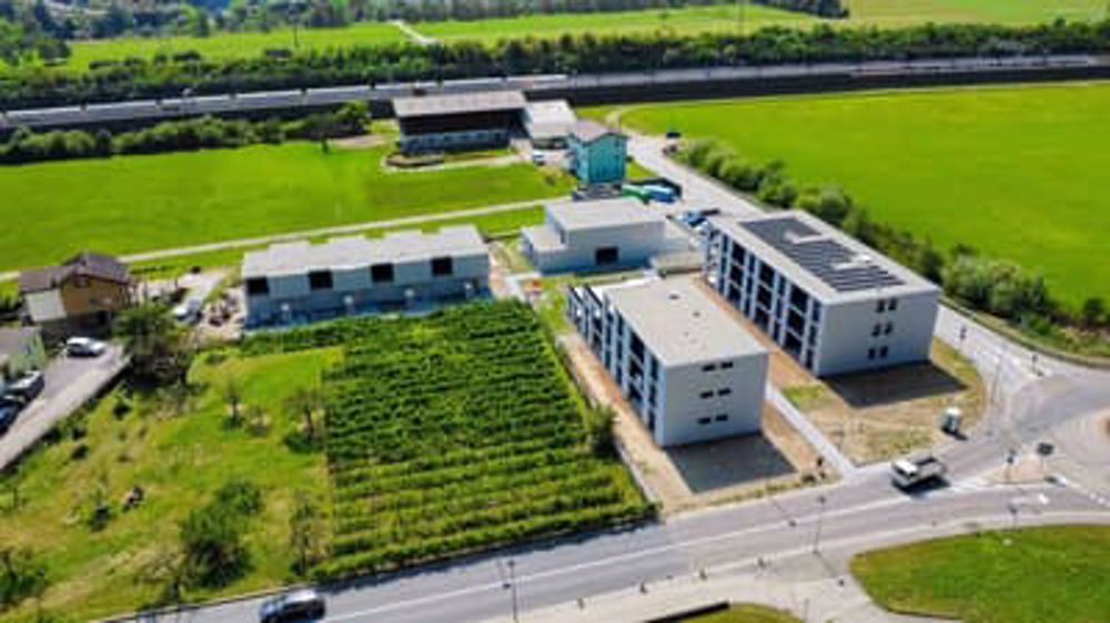 Moderne Wohnung mit überdachter Terrasse, Garten und Garage – Pollegio - Bild 3