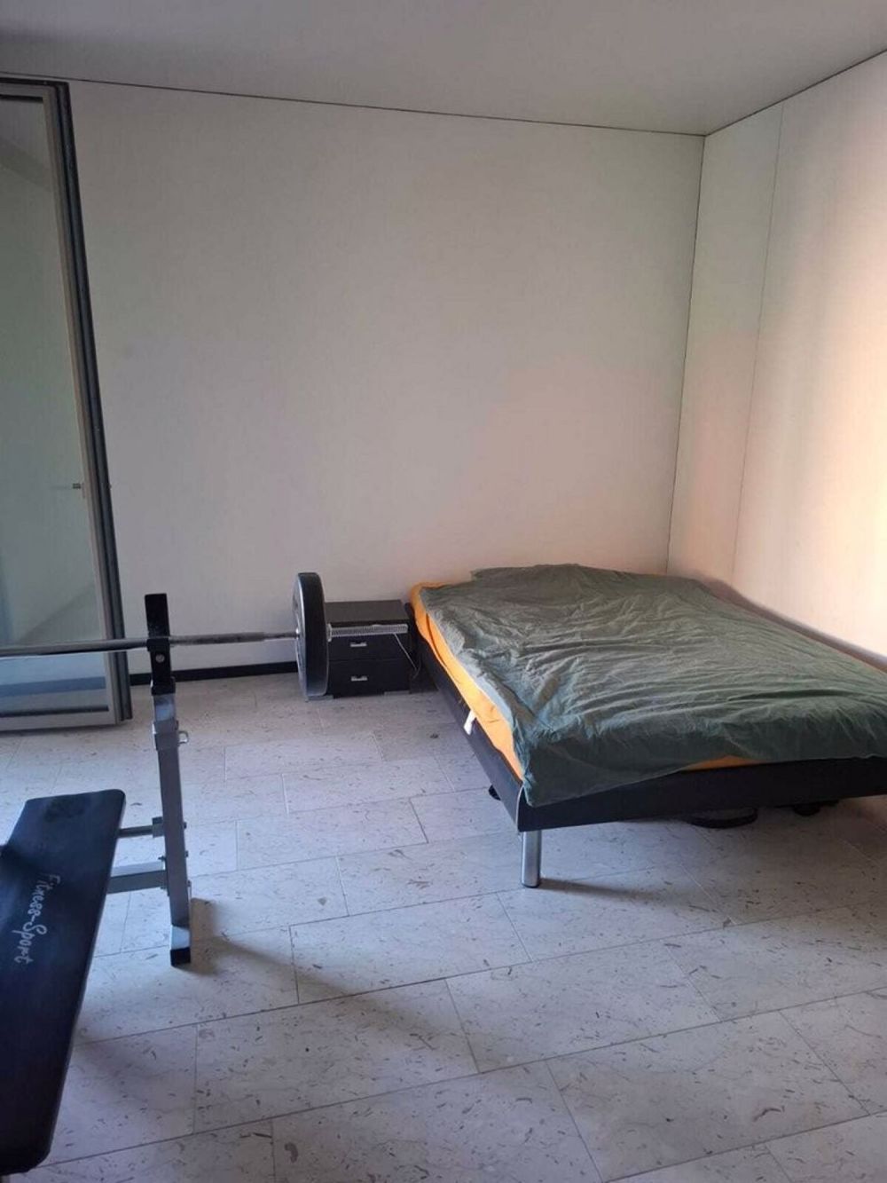 Moderne 2.5-Zimmer-Wohnung an zentraler Lage in Kloten - Schlaffzimmer.jpg