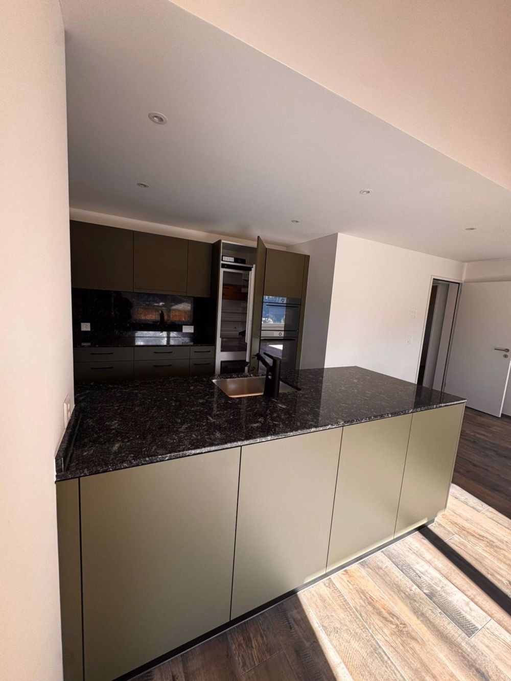 NUR MIT FESTWOHNSITZ! - ERSTBEZUG - BALKON MIT PANORAMASICHT! - Bild 8