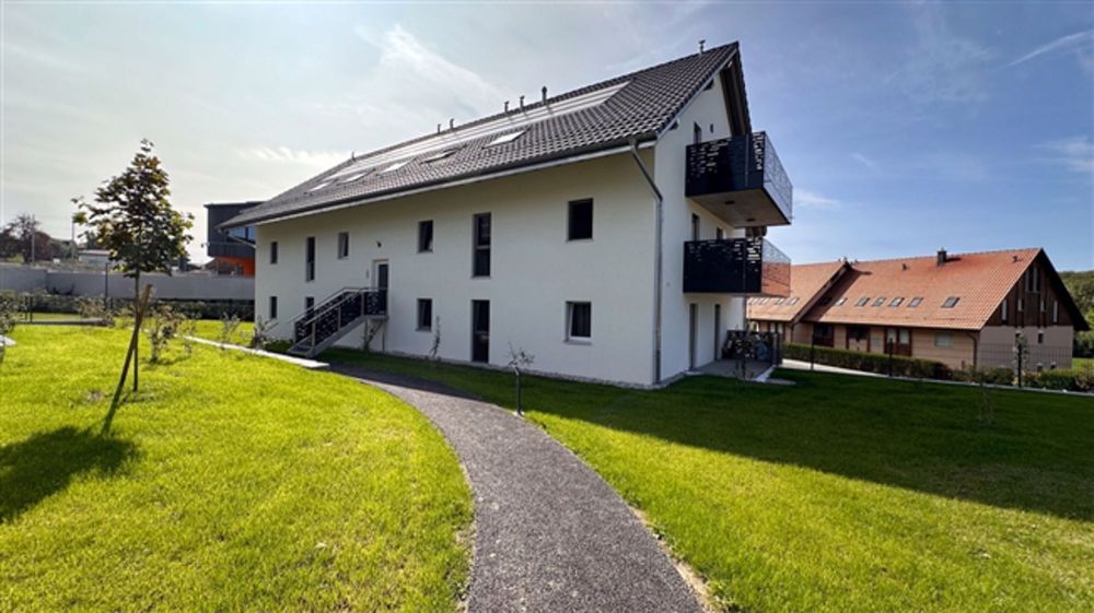 Helle Neubau 3.5-Zimmerwohnung mit Balkon und Hochparterre - Bild 2