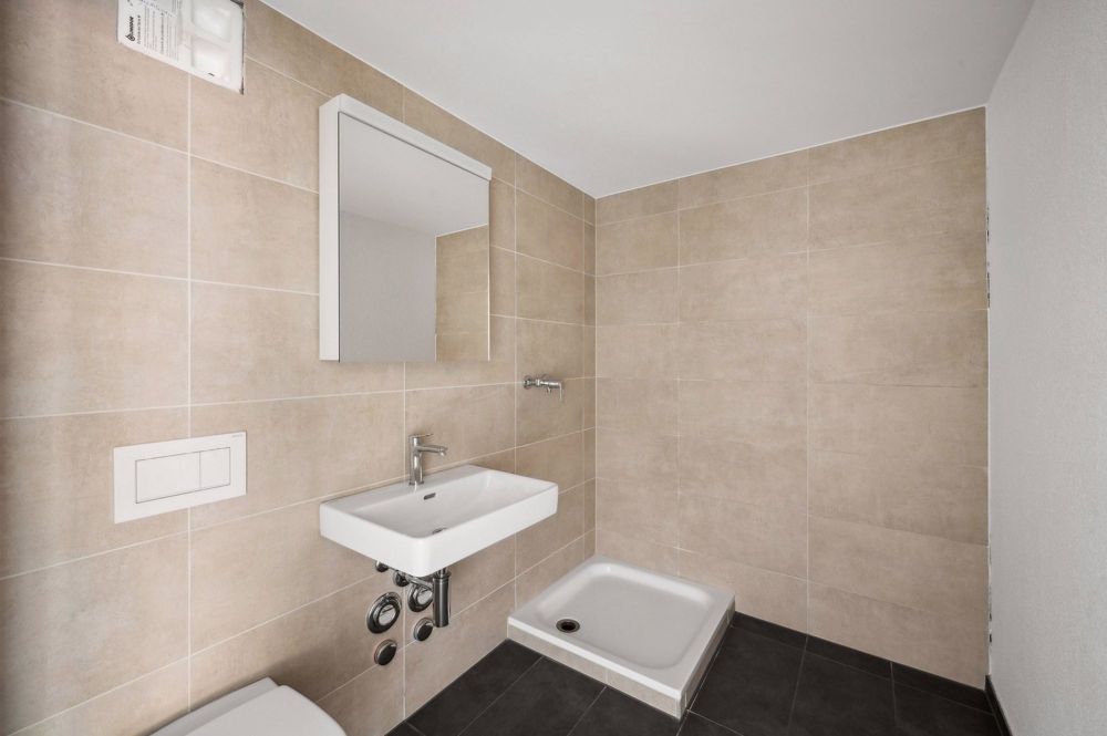 Kompakt, modern & mit grossem Aussenbereich Ihre sanierte 2.5-Zimmerwohnung im Erdgeschoss - Bild 2