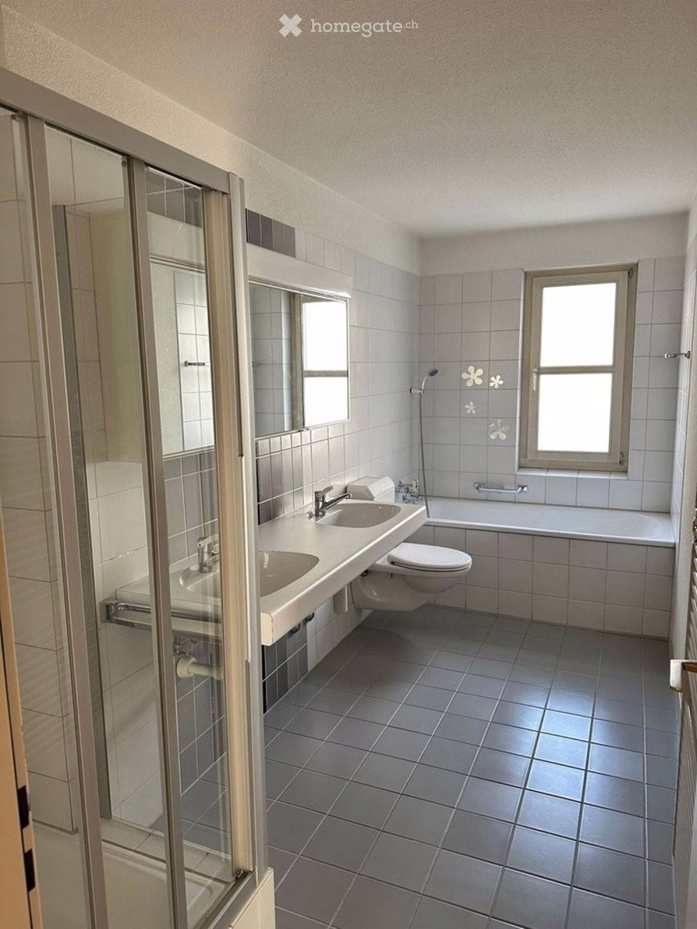 Charmante 3.5 Zimmerwohnung in Schwyz mit Lift und zentralem - Bild 2