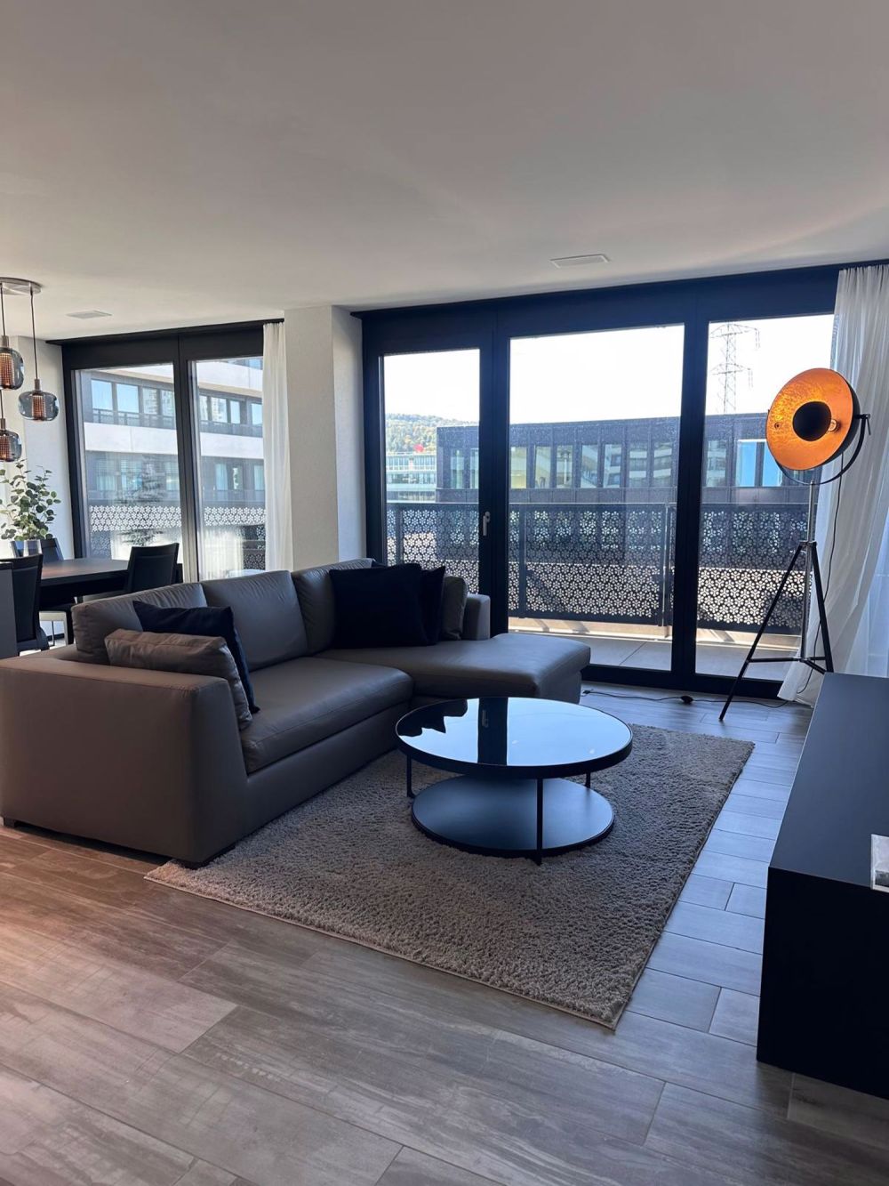 Exklusive möblierte 2.5-Zimmerwohnungen im Three Point Tower - 2.5-Zimmer - Three Point