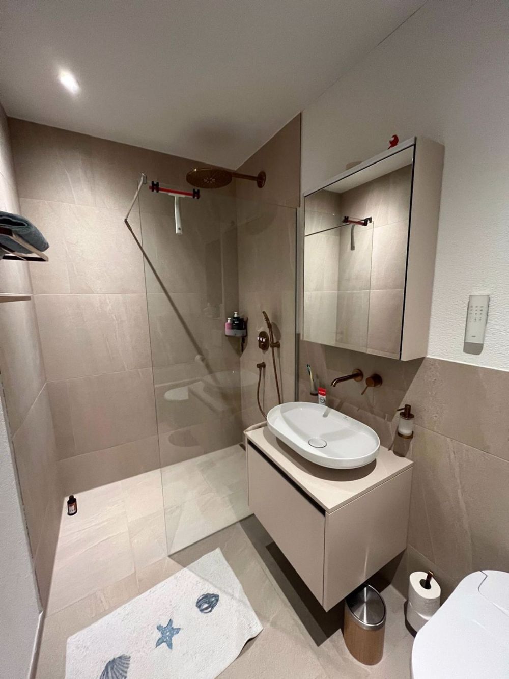 Doppeleinfamilienhaus mit Terrasse , Balkon und Garten - Bild 6