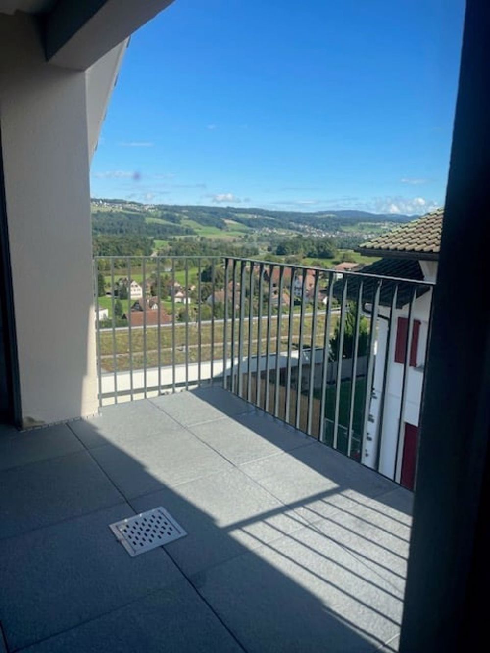 Moderne 4.5-Zimmer-Dachwohnung mit herrlicher Aussicht in Hermetschwil-Staffeln - Bild 4