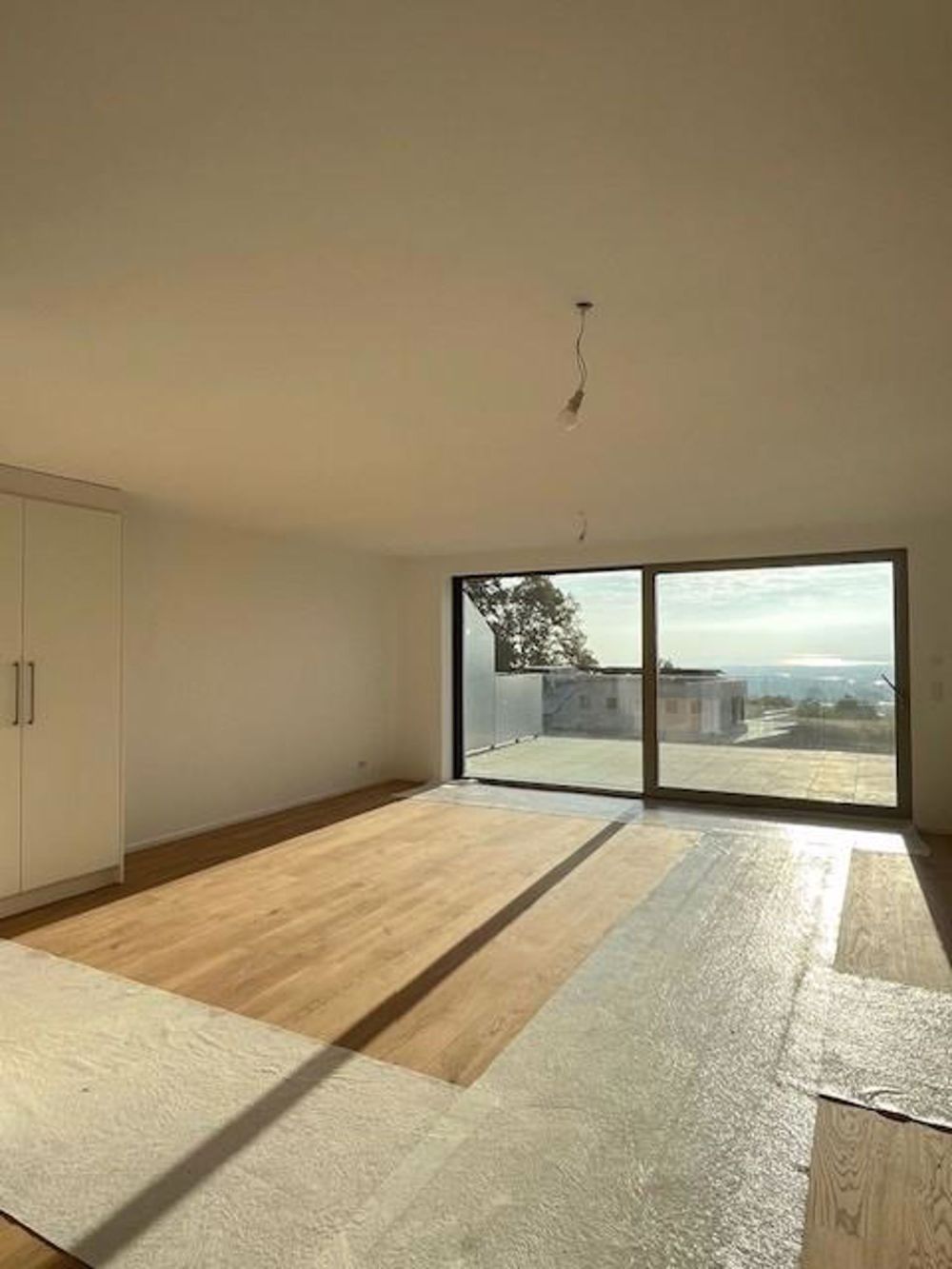2.5 pièces en attique avec grande terrasse et vue sur le lac - Bild 1