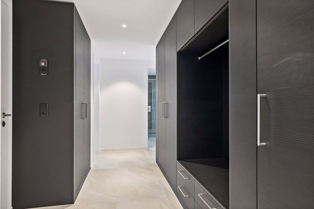 Neubau 3.5 Zi. Wohnung - Erstbezug mit Lift - Eingangsbereich mit Einbaugarderobe