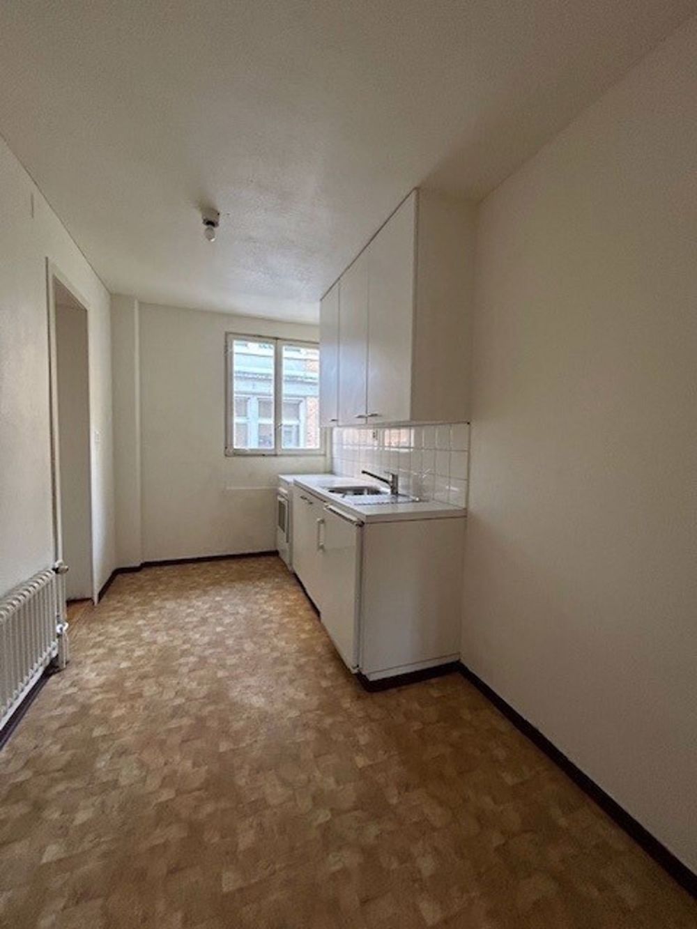 4 Zimmer-Altbau-Wohnung mitten in der Stadt - Kueche.jpg