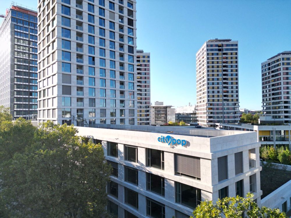 City Pop – Your Stylish Home Away from Home with Exclusive Gym and Spa Facilities - Bild 1