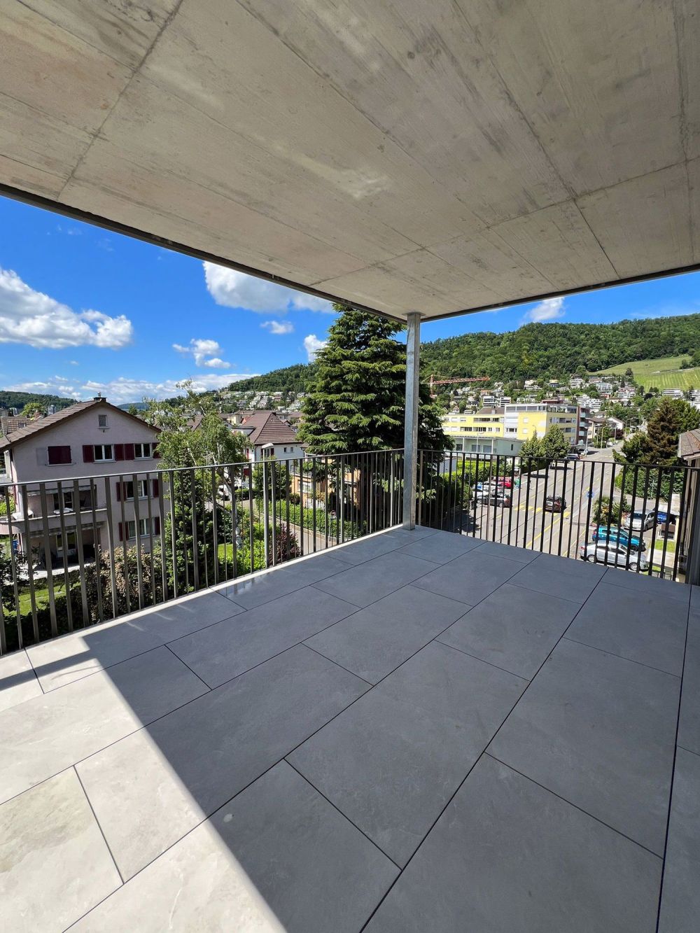 Moderne Wohnung mit grossen Balkonen an zentraler Lage - Bild 4