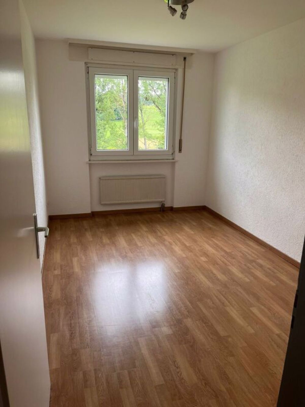 Geräumige 4.5-Zimmer-Wohnung zur Miete in einer friedlichen und grünen Umgebung in Villaraboud - Bild 7