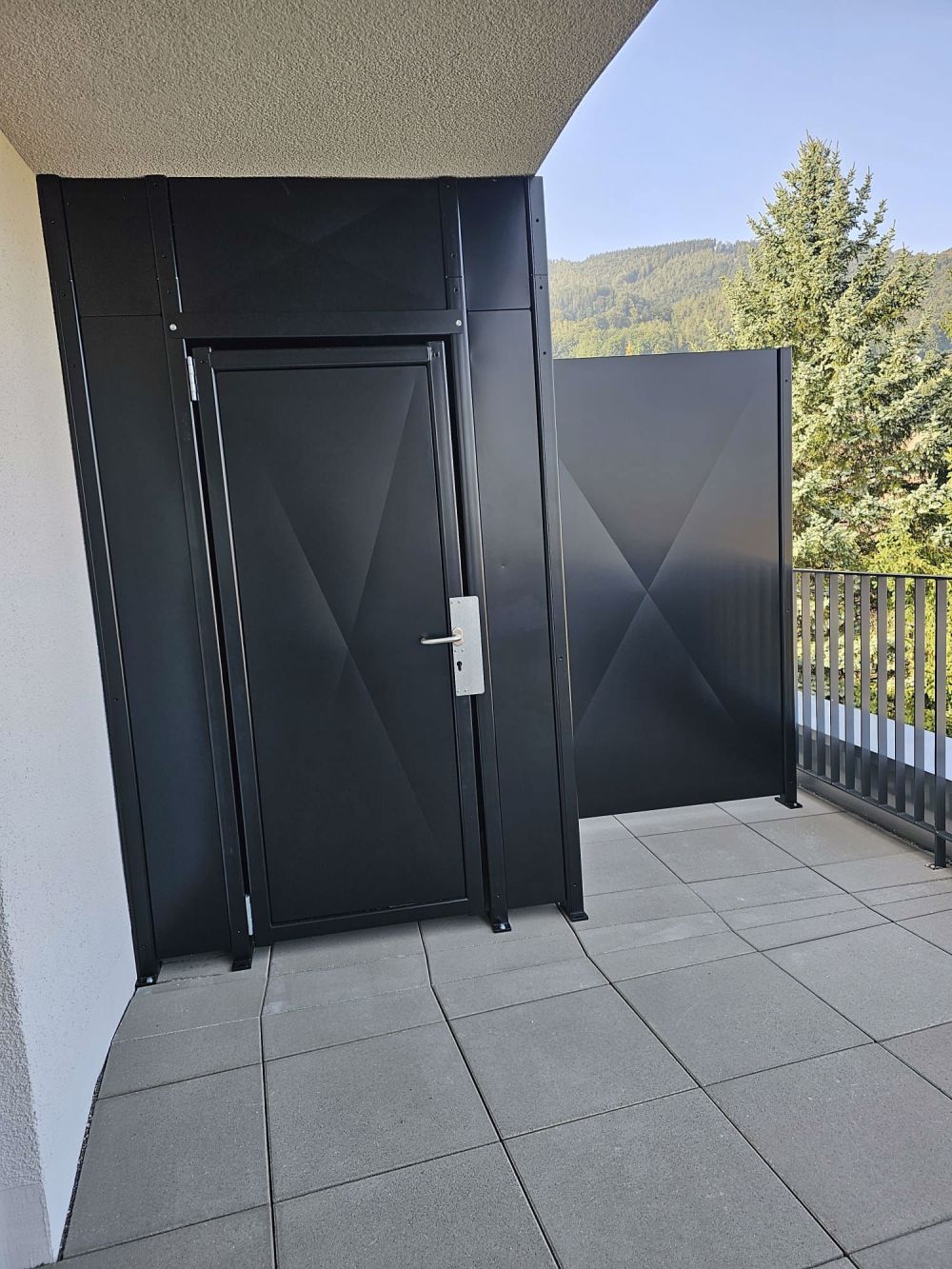 Moderne 3.5-Zimmer-Dachwohnung mit Bergblick in Rebstein - Bild 2