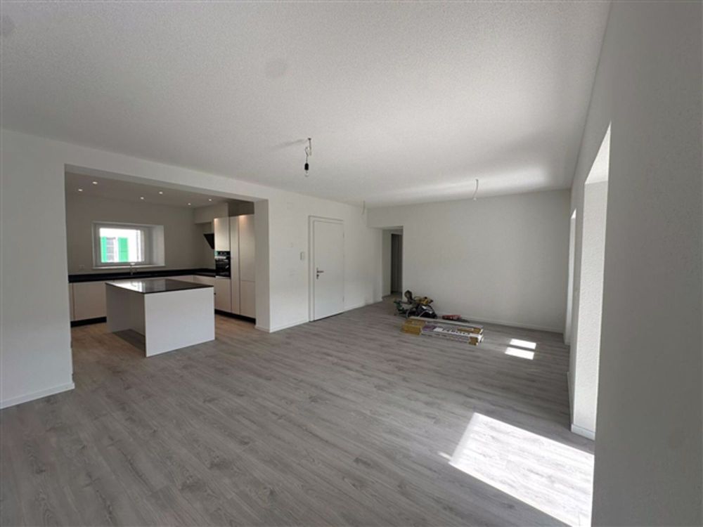 St-Imier, prächtiger Neubau mit grossem Balkon - Bild 4