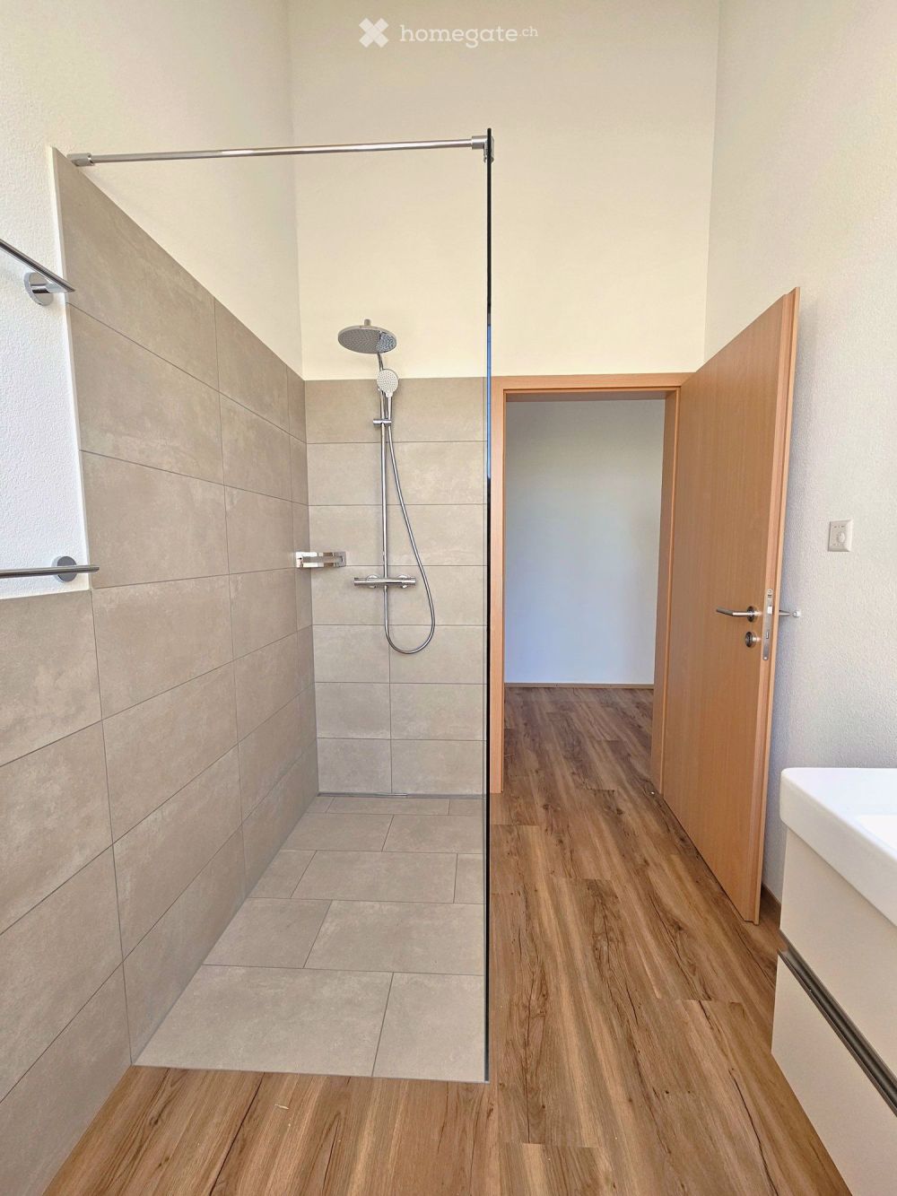 Moderne 5.5-Zimmer-Dachwohnung in Schübelbach - Bild 8