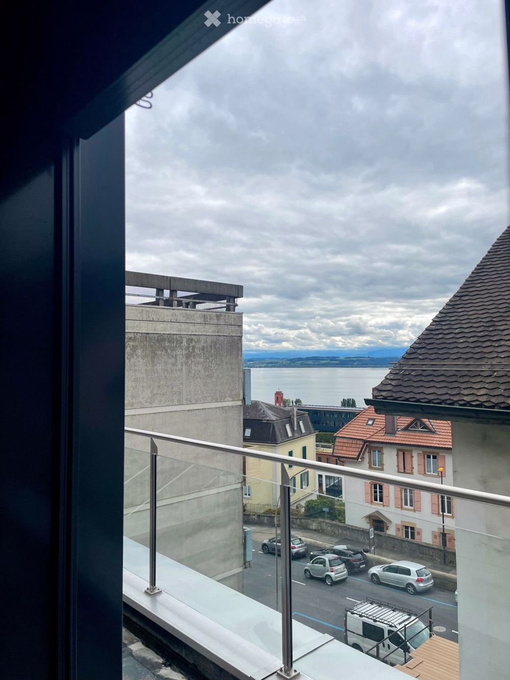 Moderne, vollständig möbliertes Studio direkt an der Station Neuchâtel mit Terrasse - Bild 9