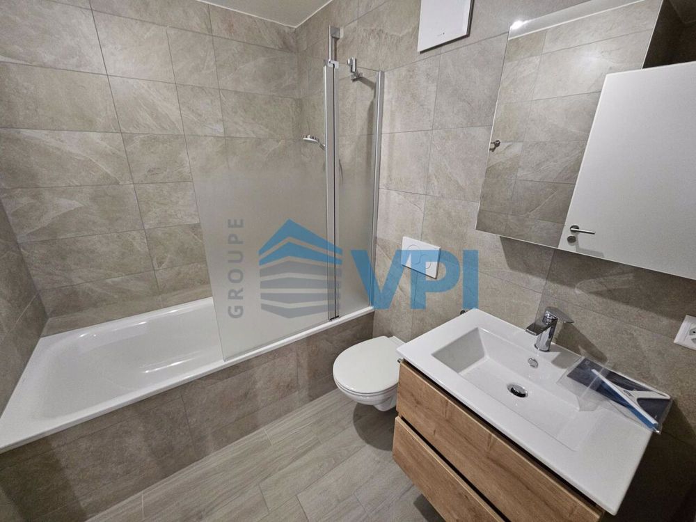 Superbe villa mitoyenne 6 pièces avec terrasse et jardin privatifs à B - Bild 9