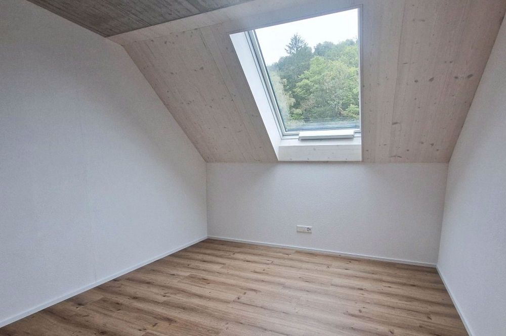 Moderne und helle 4.5 Zimmer-Dachwohnung mit Galerie - Bild 13