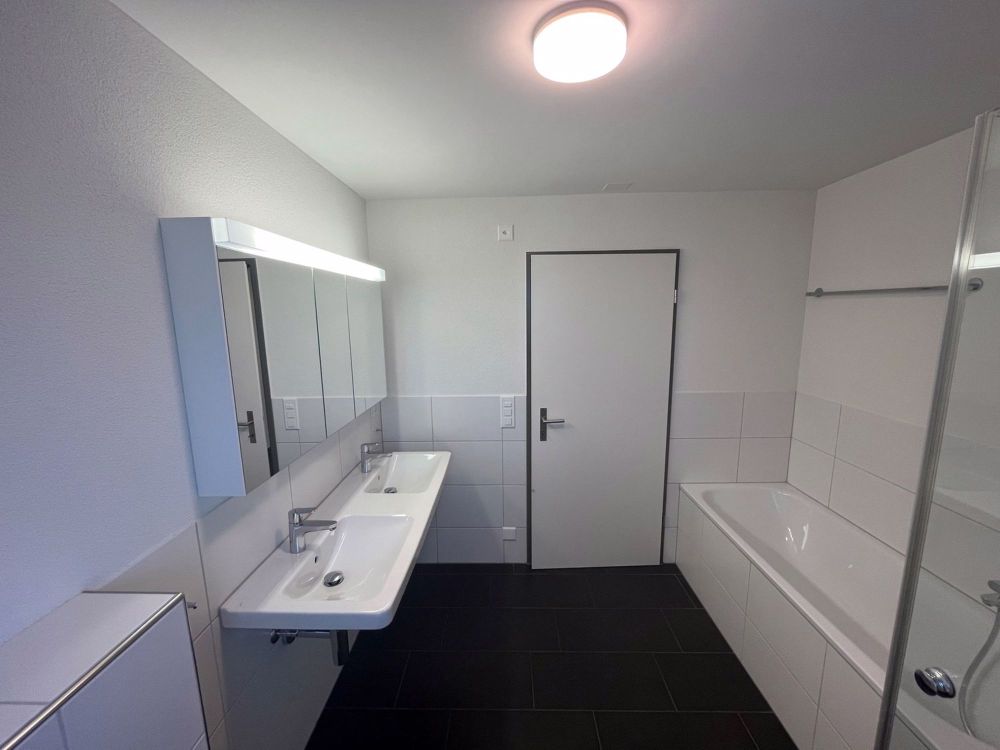Moderne 4.5-Zimmer-Dachwohnung mit Panoramablick - Bild 3