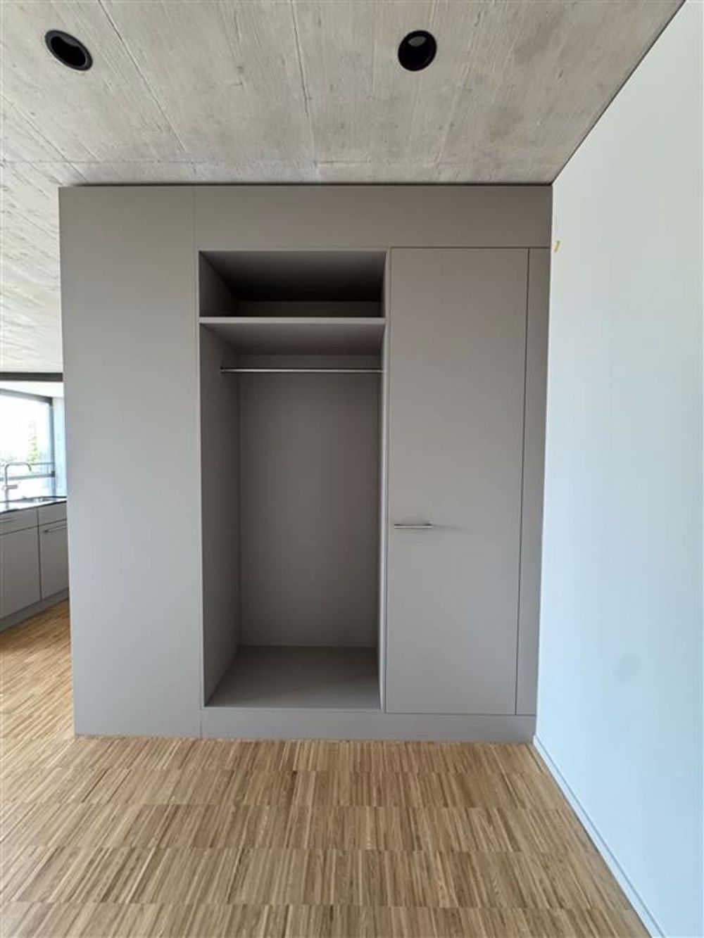 Moderne 2.5-Zimmer-Wohnung in Rudolfstetten mit Panoramablick - Bild 5