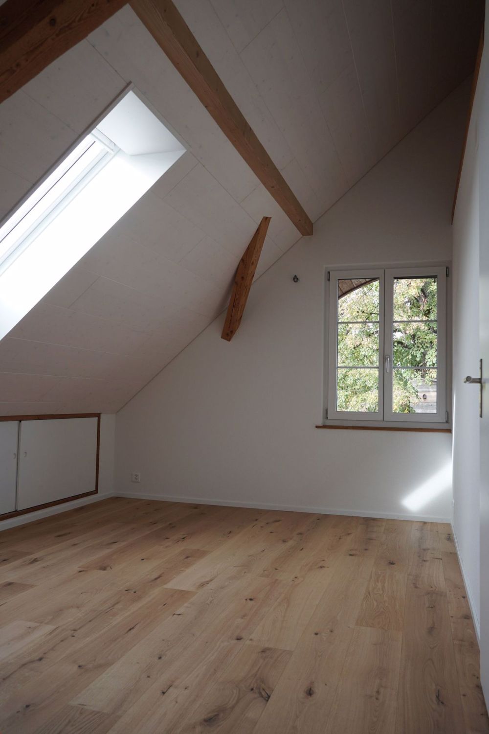 Dachwohnung neu renoviert - Bild 9