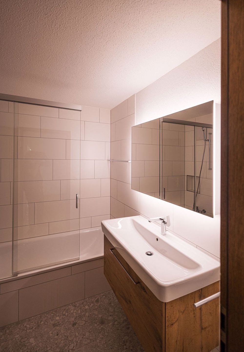 Erstvermietung nach Komplettsanierung: 4.5-Zimmer-Wohnung mit Balkon in Wagen - Bild 12