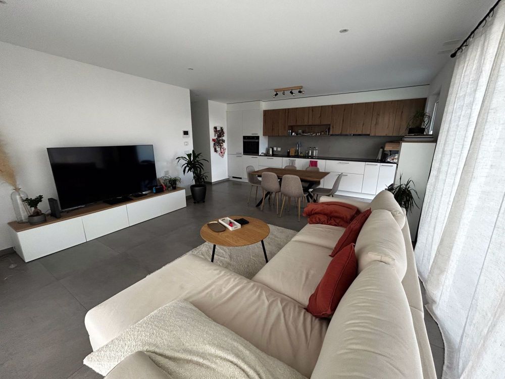 Prächtige 2,5-Zimmer-Wohnung mit Parkplatz in der Tiefgarage - Bild 1