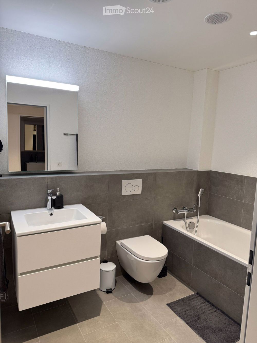 Moderne 3.5-Zimmer-Wohnung mit Terrasse in Zeiningen - Bild 2