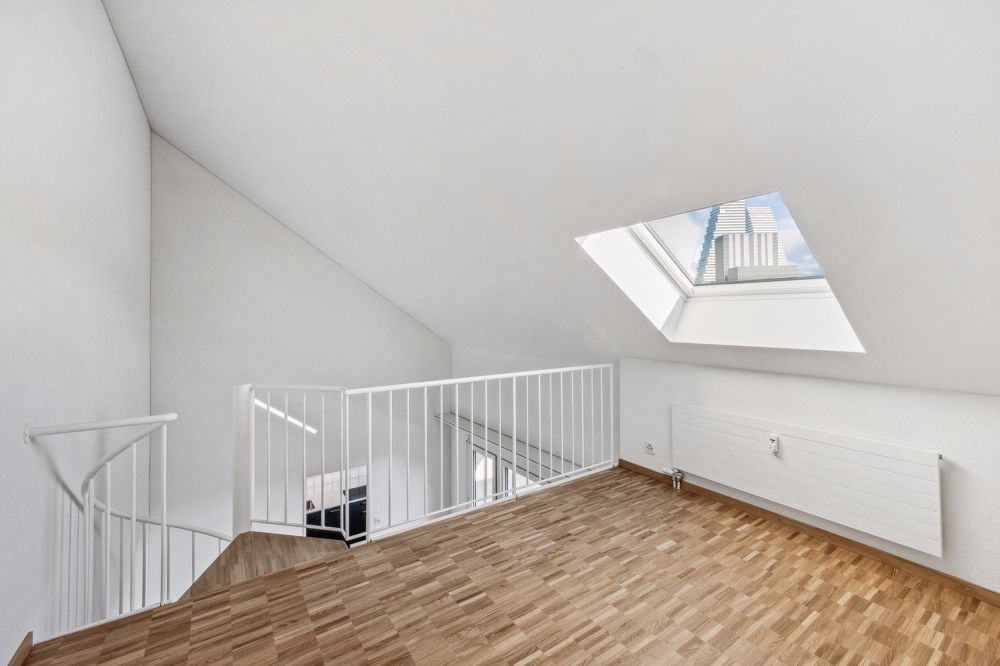 Attraktive frisch sanierte 1.5-Zimmer-Attikawohnung mit grosser Terrasse! - Bild 2