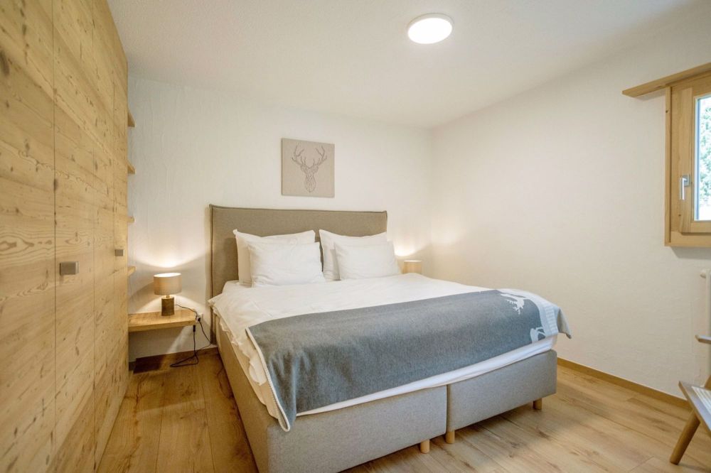 Stillvolle, kernsanierte und ruhige 2.5 Zi-Wohnung mit Panoramasicht - Bild 10