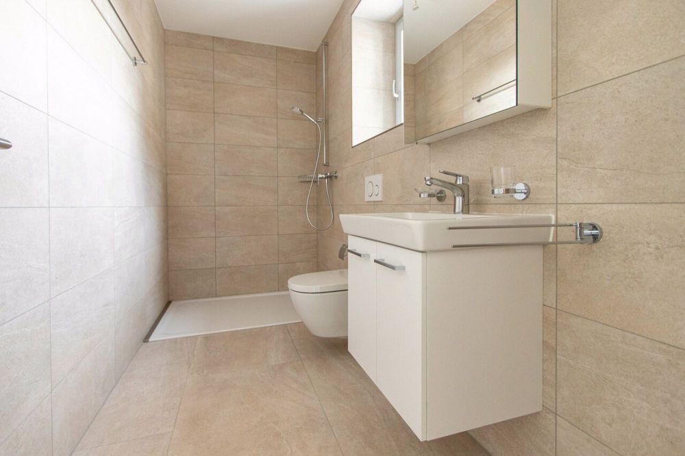 Wohnen an Toplage - Erstvermietung in Courtepin - Wohnung Nr. 1 - 3.5-Zimmer: Bad / Appartement no 1 - 3.5-pièces: bain