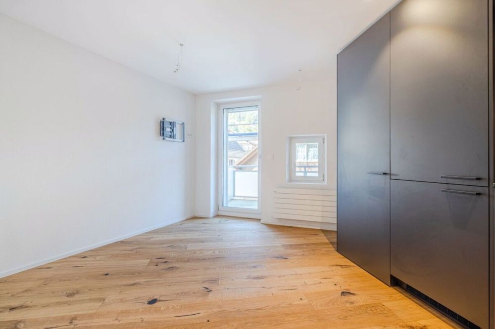 NEUBAU: Kernsanierte 2.5-Zimmer Wohnung mit Balkon - Bild 3