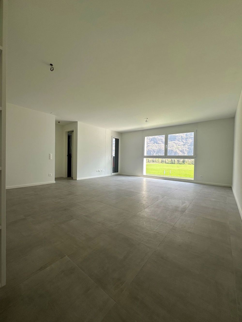 2.5 Camere con balcone e vista al secondo piano - Bild 1