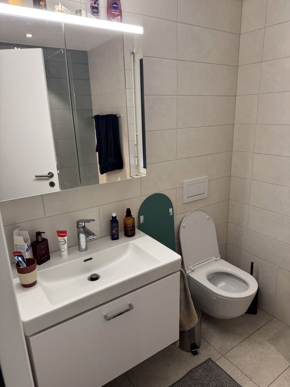 Moderne 2.5-Zimmer-Wohnung mit zwei Balkonen 2 Gehminuten vom Bahnhof Dübendorf entfernt - Bild 6