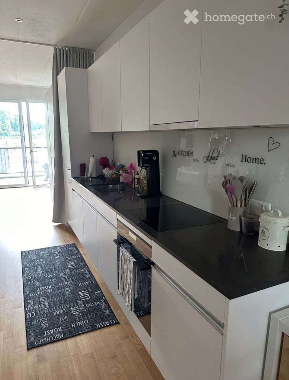 Moderne 2.5-Zimmer-Wohnung mit Balkon in Suhr - Bild 3