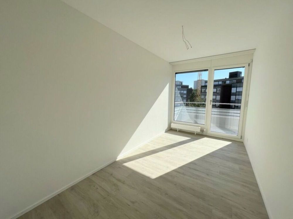 Erstbezug unserer neu sanierten 3.5 Zimmerattikawohnung! - Schlafzimmer 2