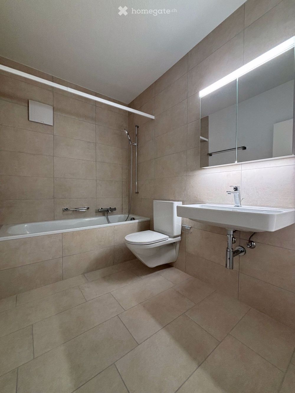 Komplett sanierte Dachgeschosswohnung zum Erstbezug - Bild 3