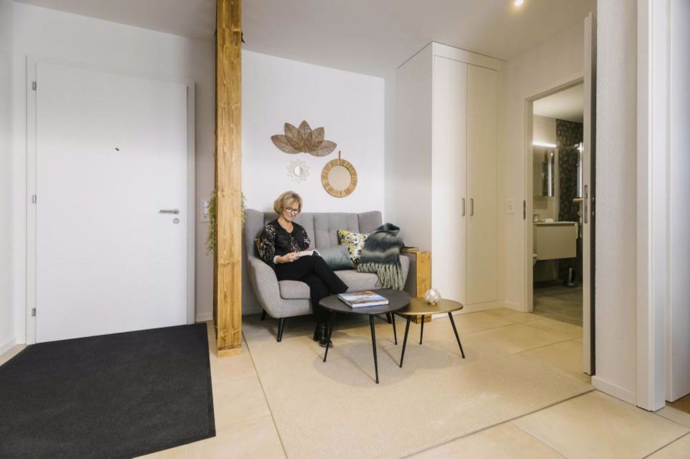 Appartement neuf de 2.5 pièces au 1er étage pour senior avec 2 balcons - Bild 2