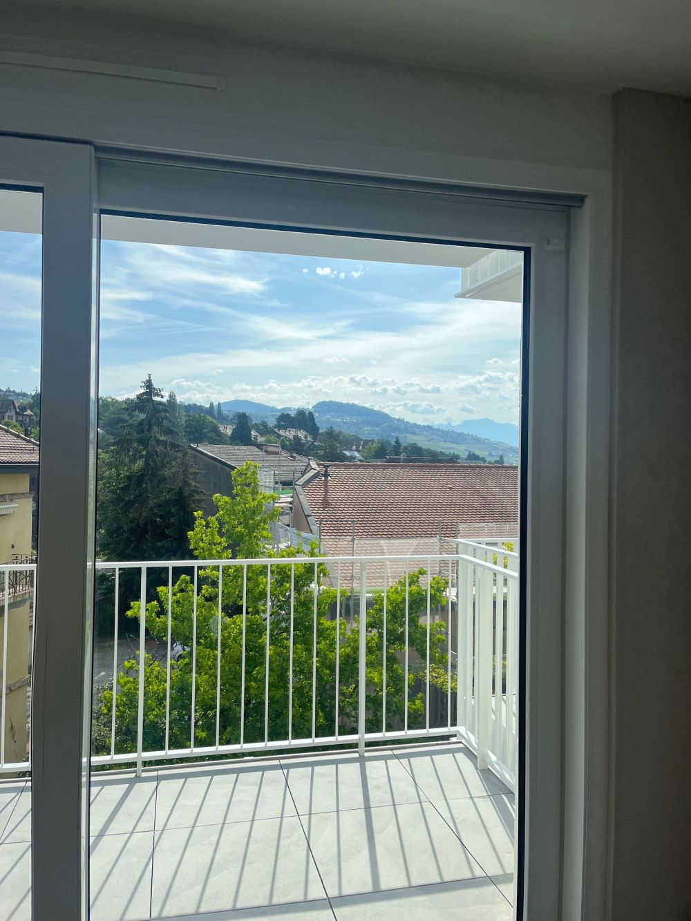Luxurious furnished newly built apartment in Pully with all around balcony - Bild 1