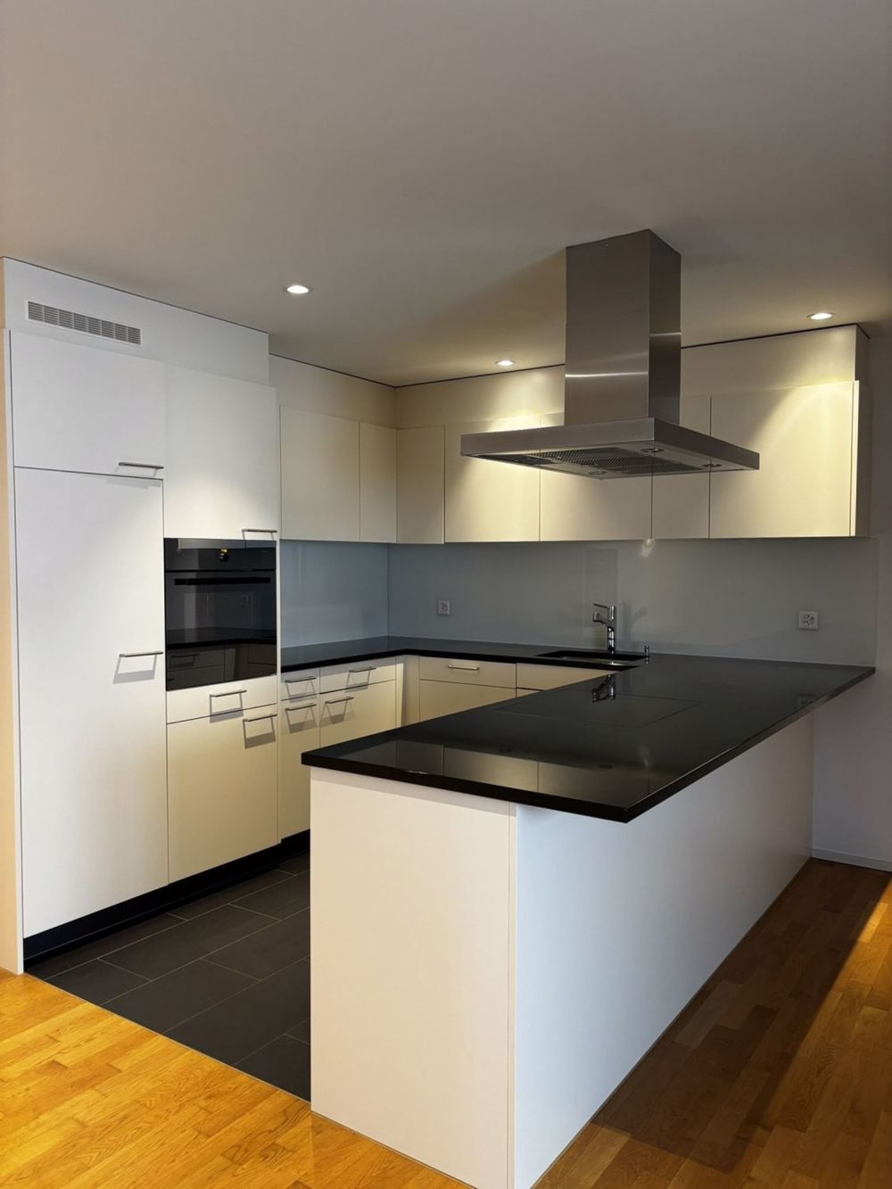 Moderne 4.5-Zimmerwohnung im Dorfkern in Arisdorf zu vermieten - IMG_0850