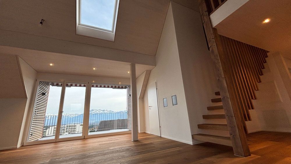 Charmante Dachwohnung mit Galerie und Panoramaausblick auf zentralschweizer Voralpen - Bild 1